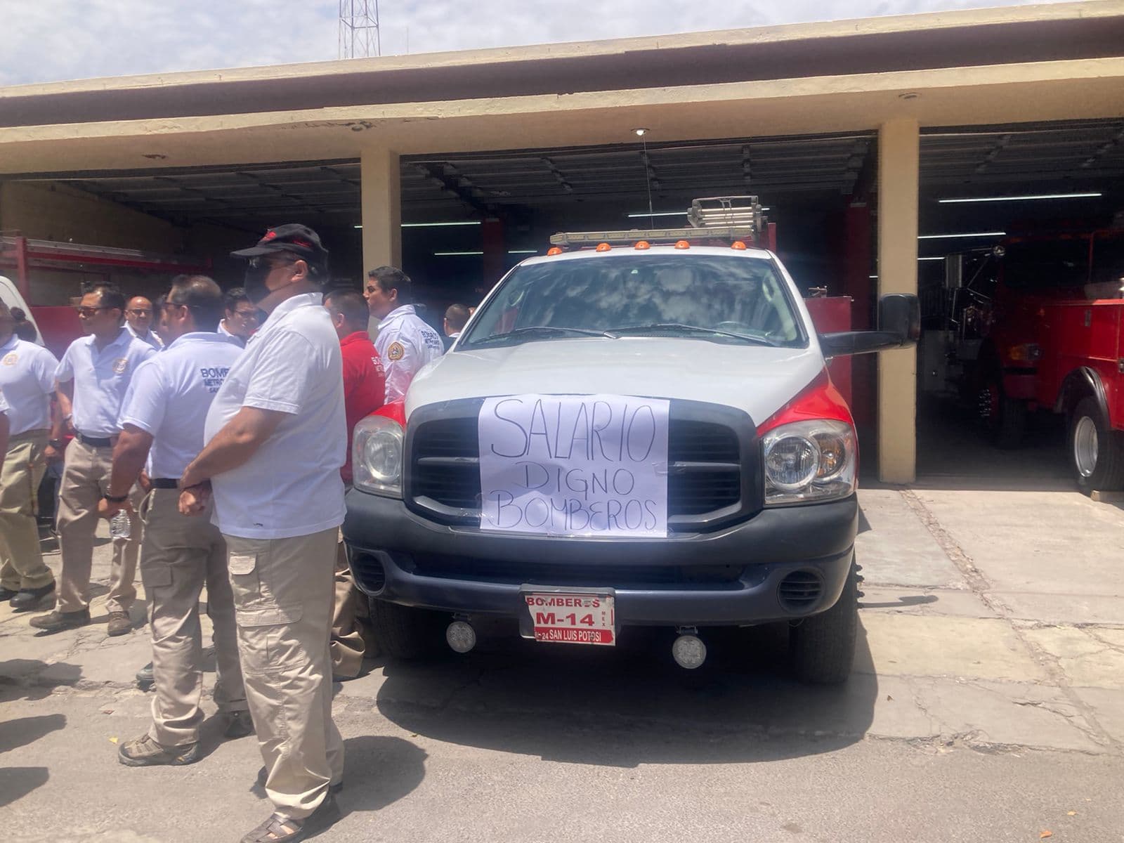 Mantienen paros por malas condiciones laborales en el día nacional del bombero