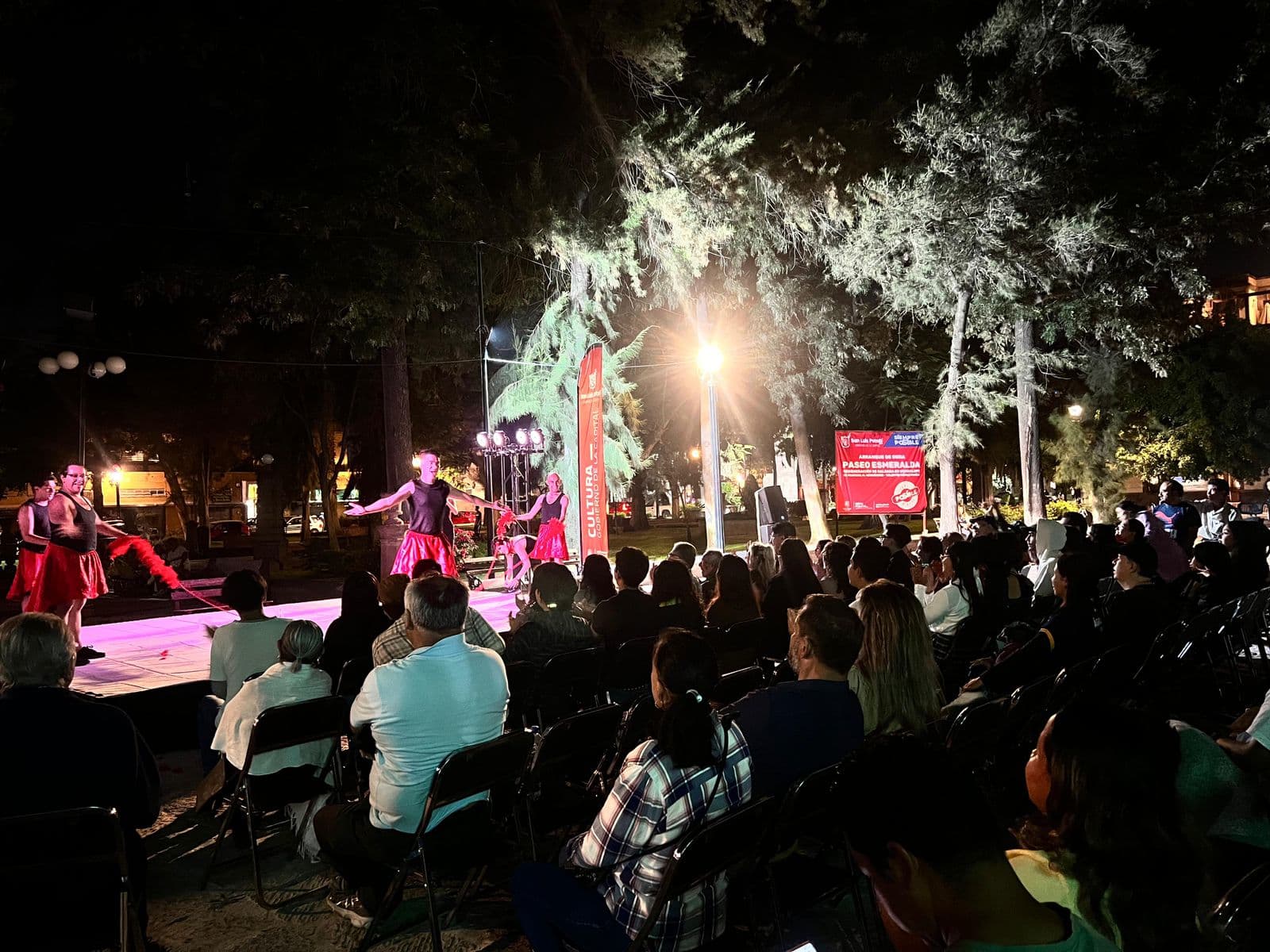 Se enriquece cultura en la capital con teatro y arte al aire libre