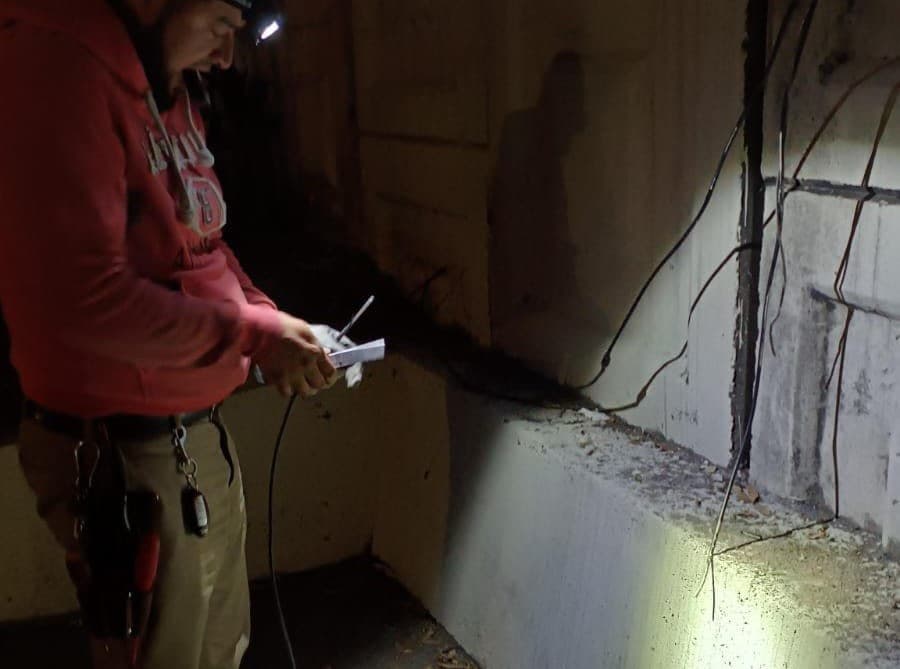 Presuntos vándalos cortan cableado de luminarias en Salvador Nava