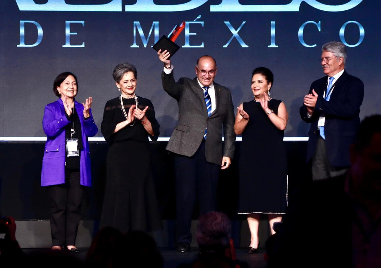 Recibe Premio a las Mejores Prácticas de Gobiernos Locales Alcalde Galindo