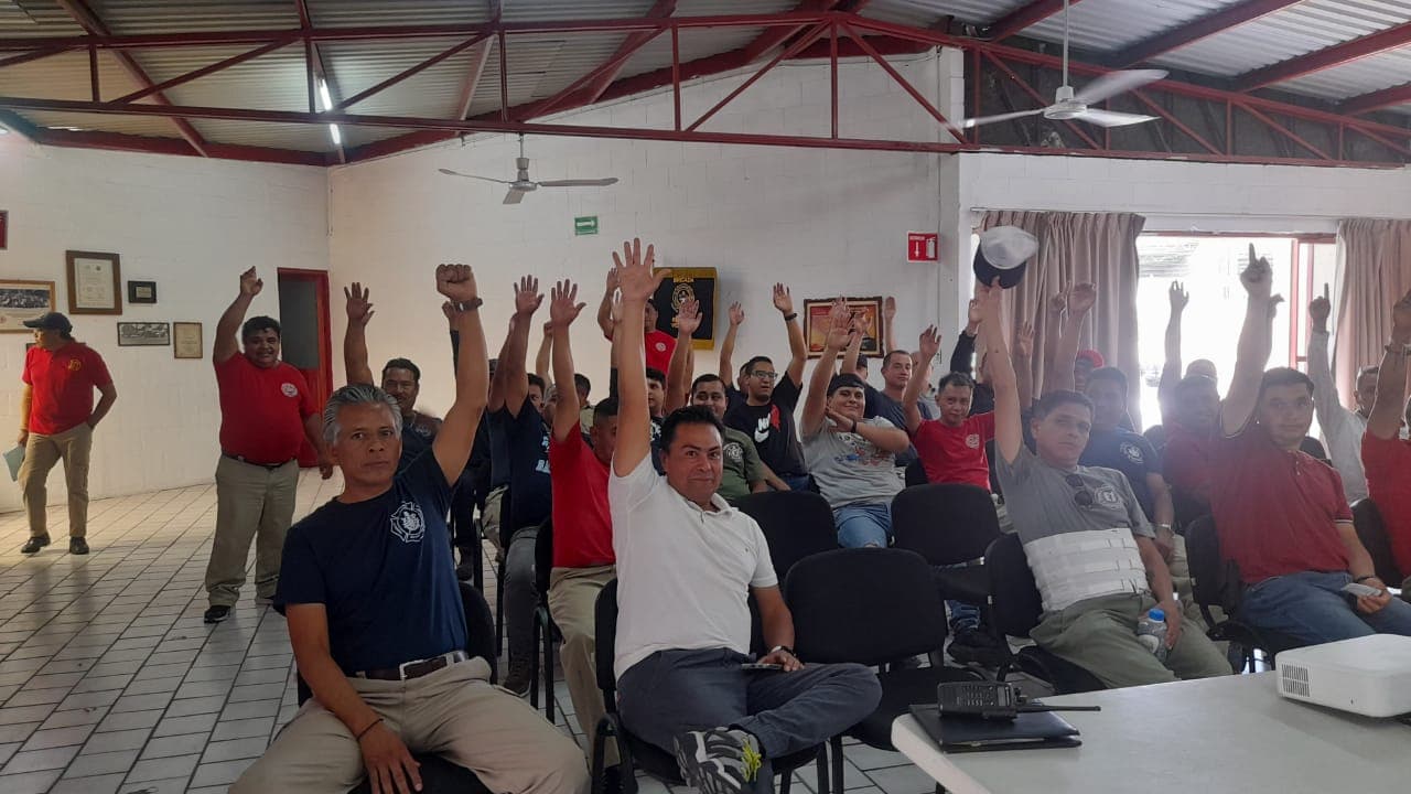 Logran Bomberos de SLP llegar a acuerdo y finalizan paro laboral