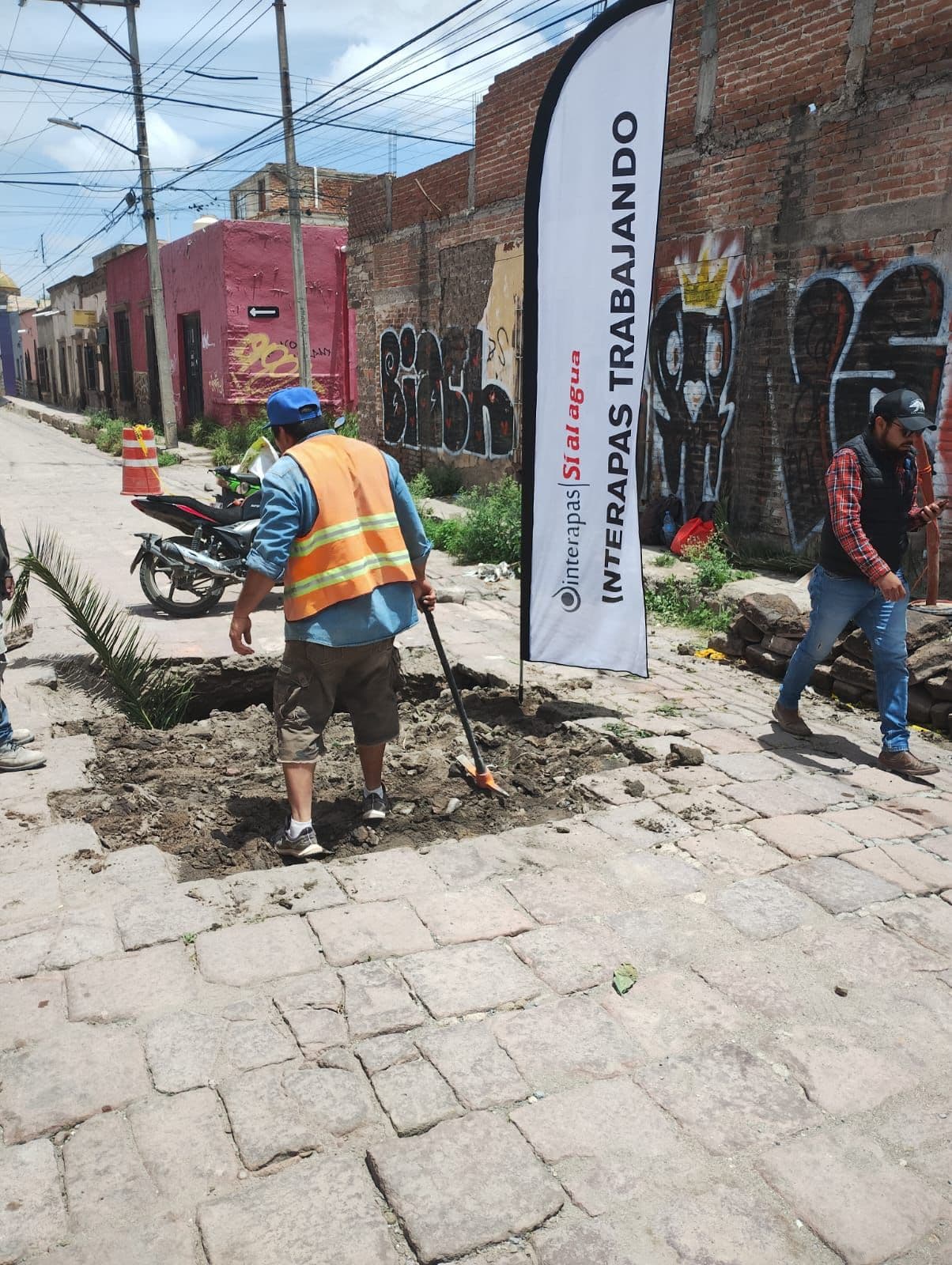 Interapas inicia reparación de alcantarillado en la calle Negrete del Barrio de San Sebastián