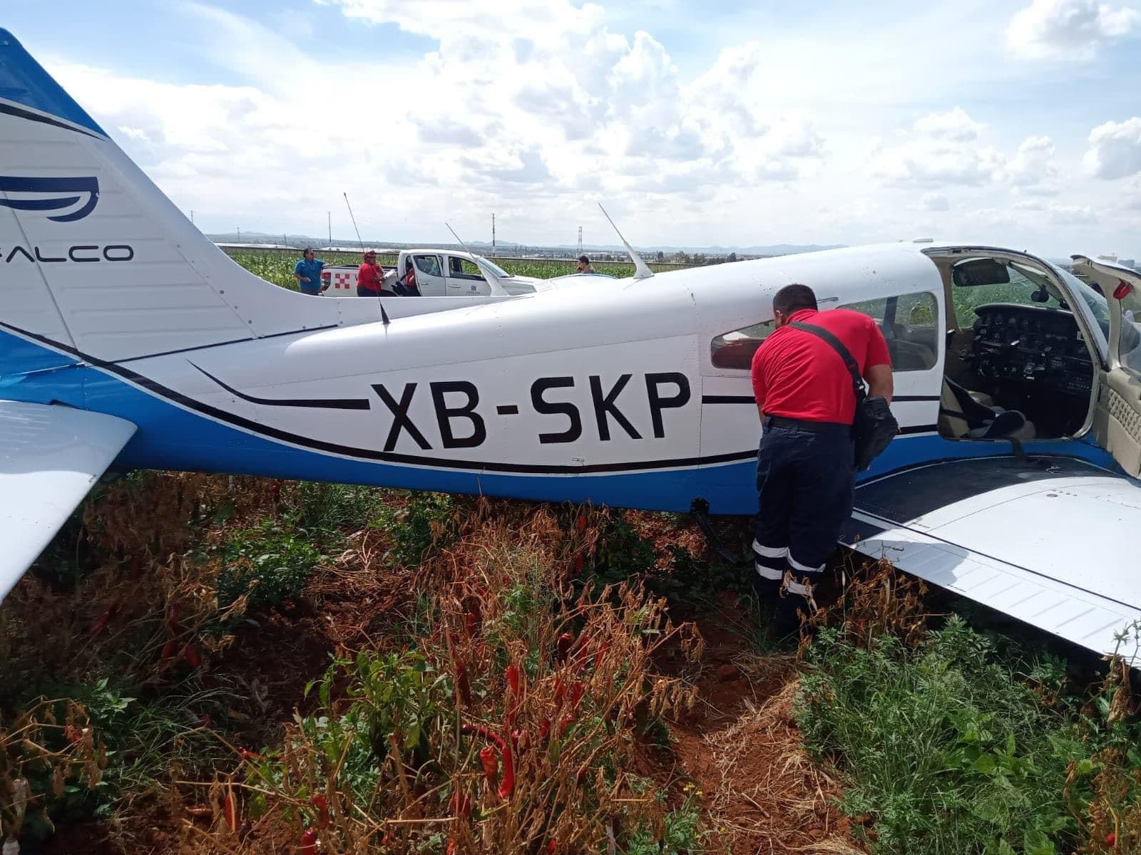 Avioneta de Escuela de Vuelo Aterriza de Emergencia en Campos de Calera