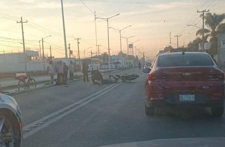Motociclista muere tras ser arrollado por un vehículo no identificado