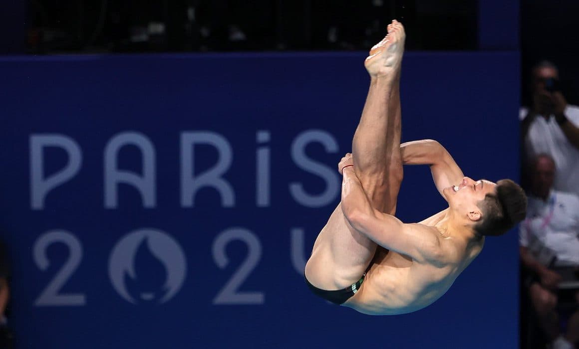 Osmar Olvera se sumerge a final de trampolín de 3 metros