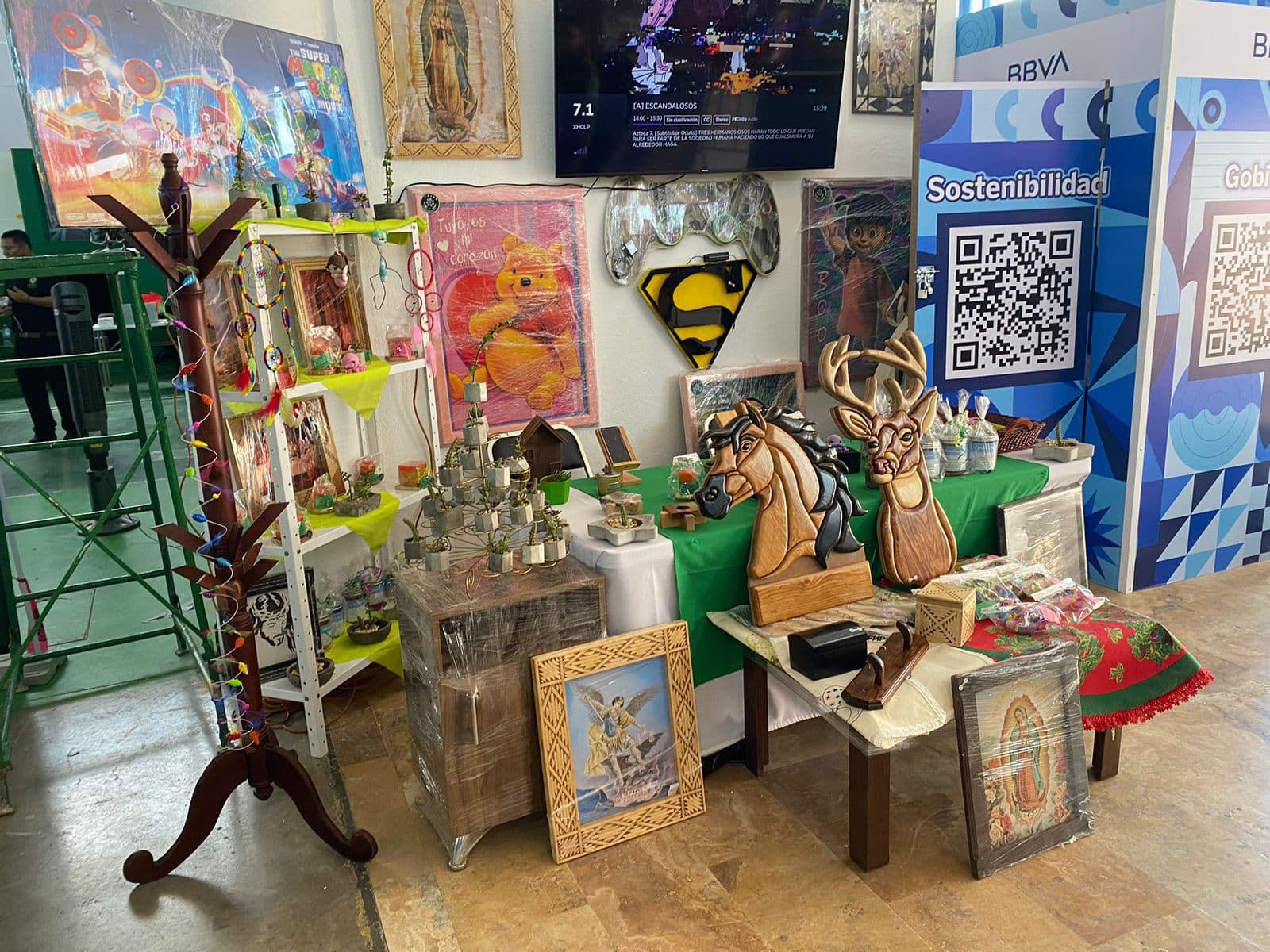 Venden artesanías con propósito de reinserción social en la Fenapo