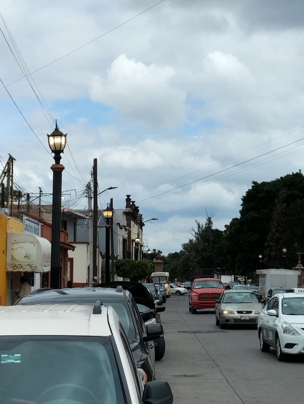Iluminan perímetro del Santuario de Guadalupe