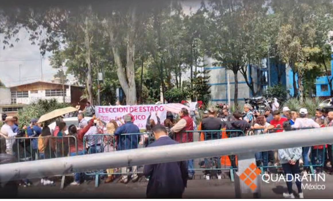 Simpatizantes de Sheinbaum e integrantes de marea rosa, a gritos en TEPJF