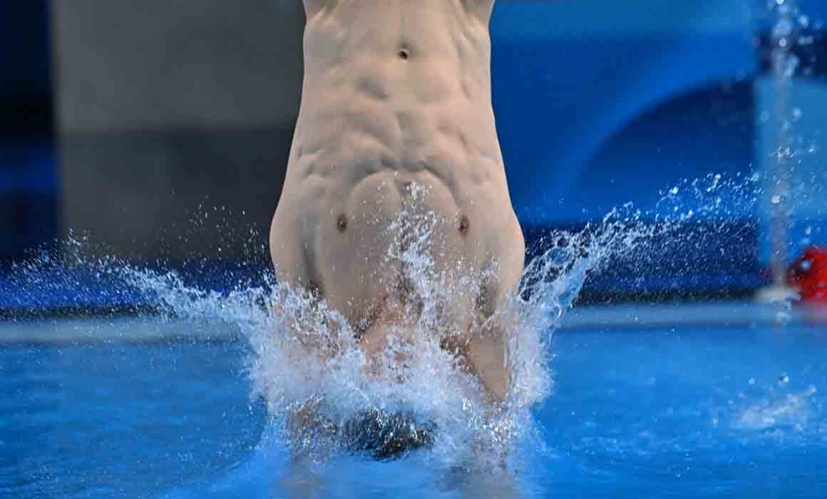 Osmar Olvera conquista bronce en trampolín 3m