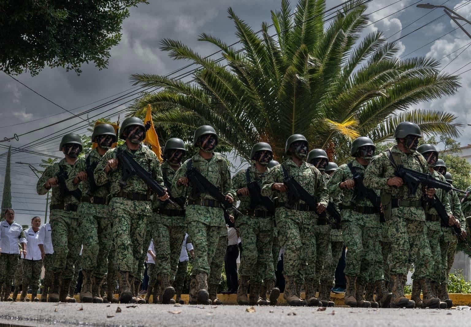 Conmemoran 214 Aniversario de la Independencia con desfile cívico militar en SLP