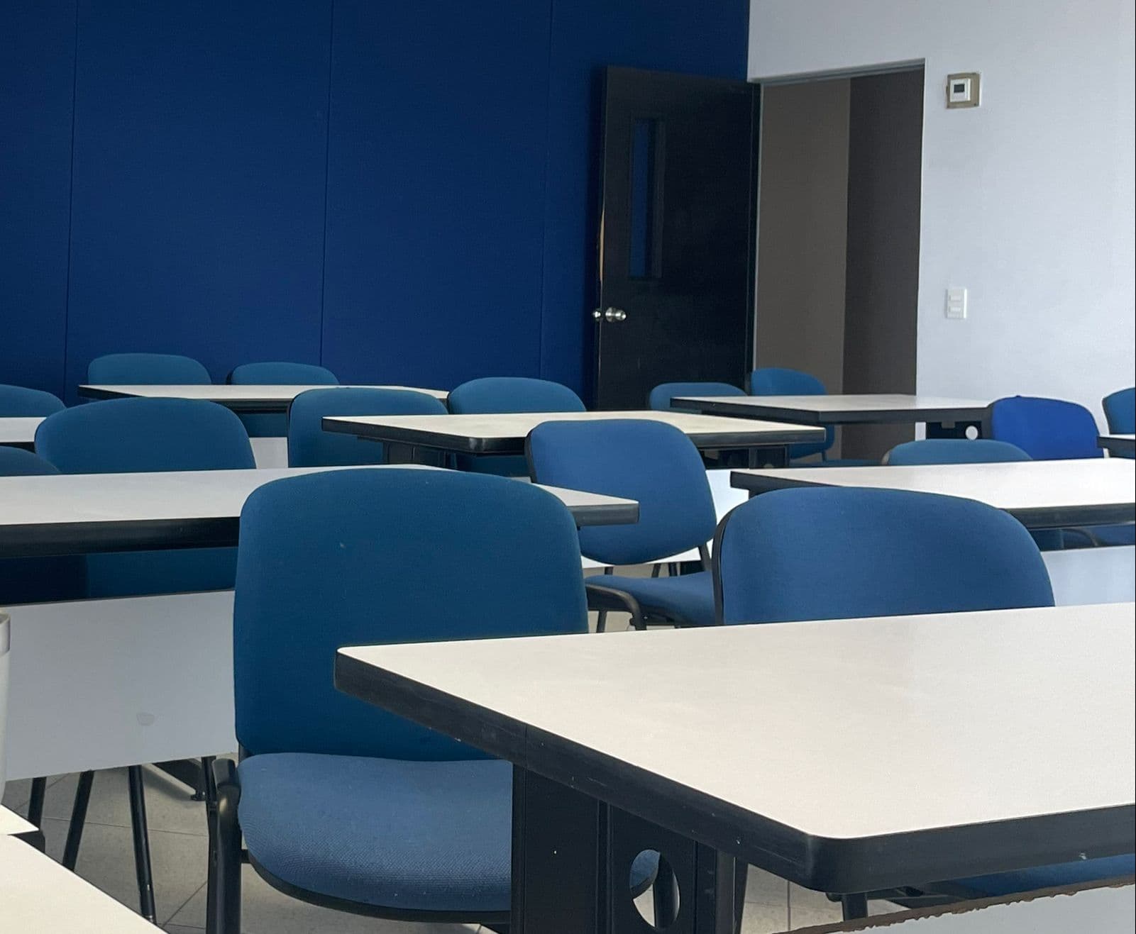 Tendrán sanciones escuelas y maestros si faltan el lunes