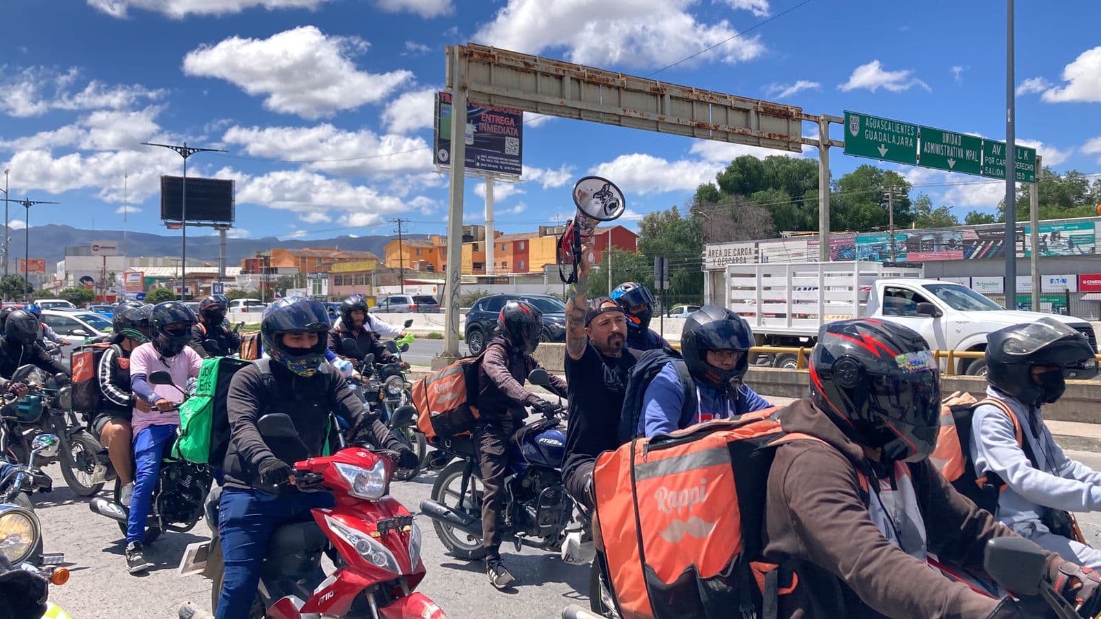Repartidores de plataformas exigen justicia tras asesinato de Dariana Posadas