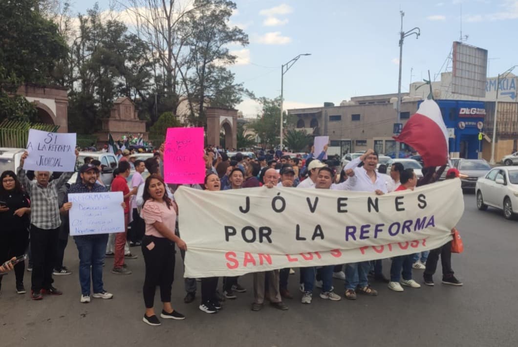 Legisladores de Morena Abandonan Capacitación para Participar en Marcha