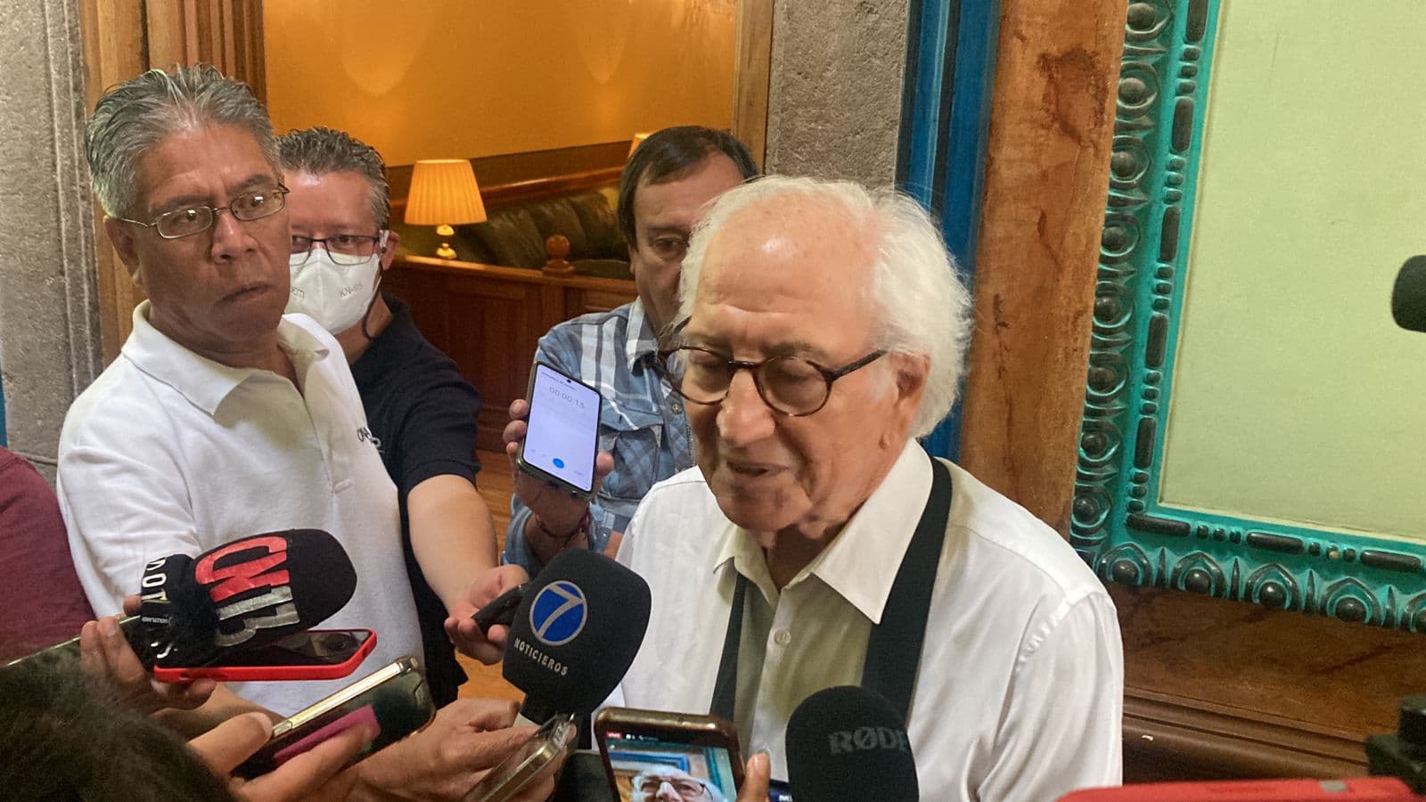 Marcelo de los Santos da visto bueno a trabajo de Enrique Galindo