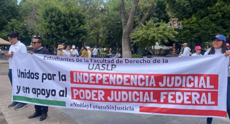 Se manifiestan potosinos contra la reforma en dos frentes: SLP y CDMX