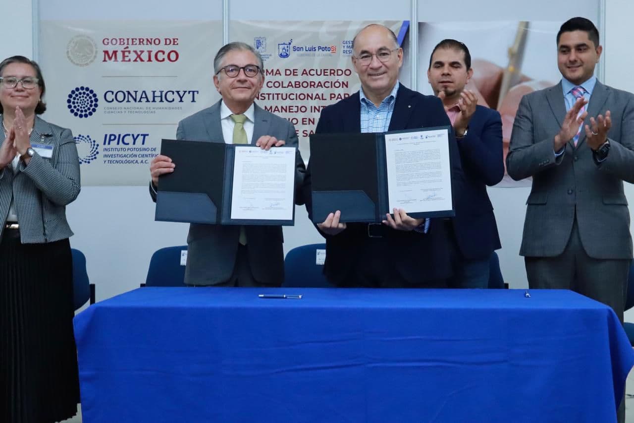 Alcaldía e Ipicyt unen fuerzas para el manejo del lirio en la Presa San José