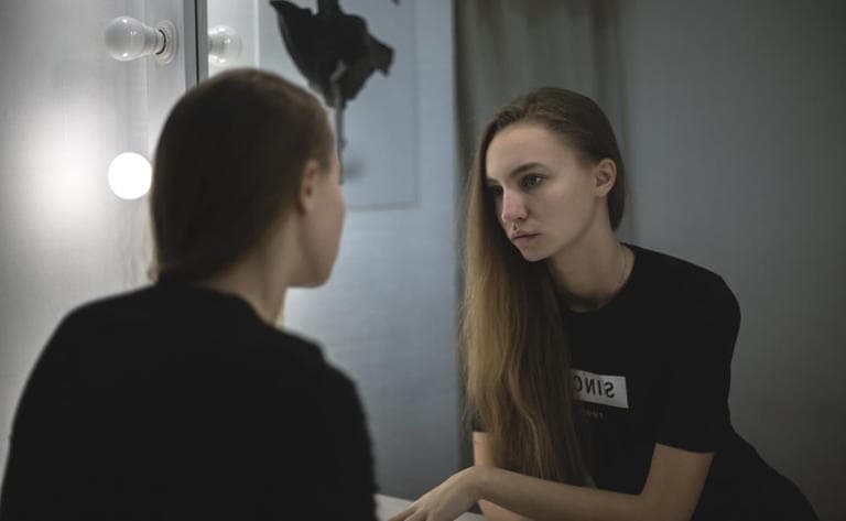 Hablar solo: una herramienta cognitiva beneficiosa según expertos