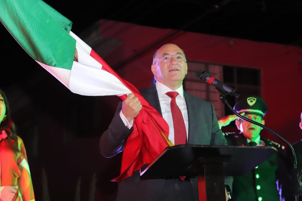 Alcalde Enrique Galindo da el grito de independencia en la capital