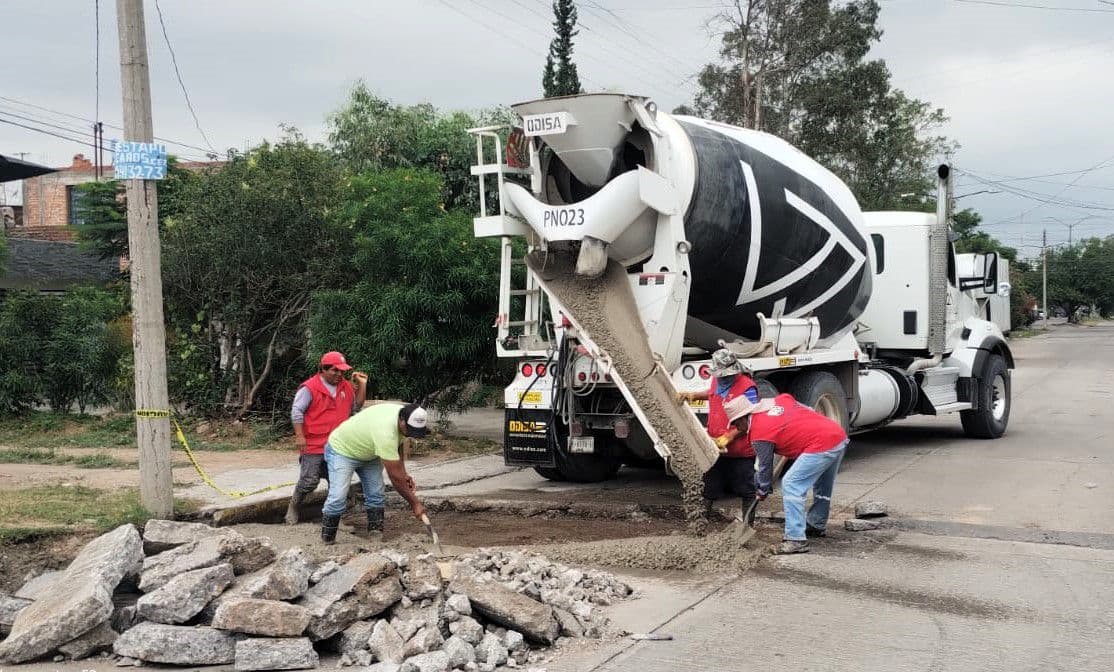 Continua Ayuntamiento programa de bacheo en el municipio