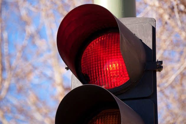 Aplica SSPC hasta 15 infracciones diarias por pasarse la luz roja en la capital