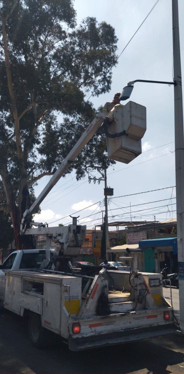 Alumbrado Público atiende reporte ciudadano e ilumina tramo de avenida Hernán Cortés