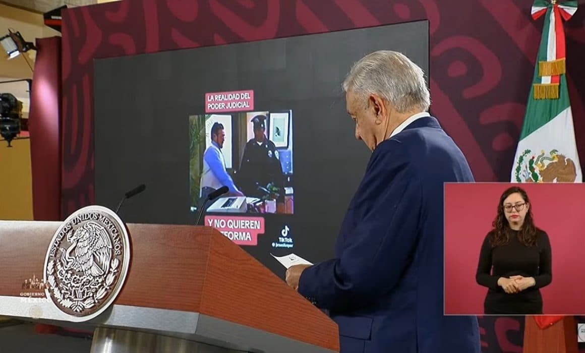 Con personaje Navarrito, AMLO ejemplifica corrupción en Poder Judicial