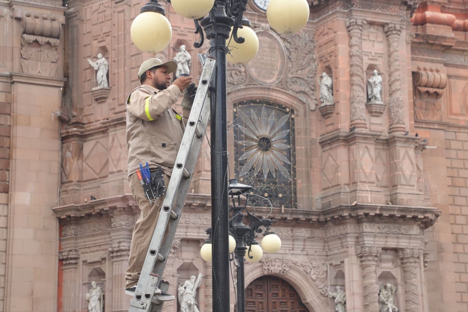 Inicia embellecimiento de Plaza de Armas