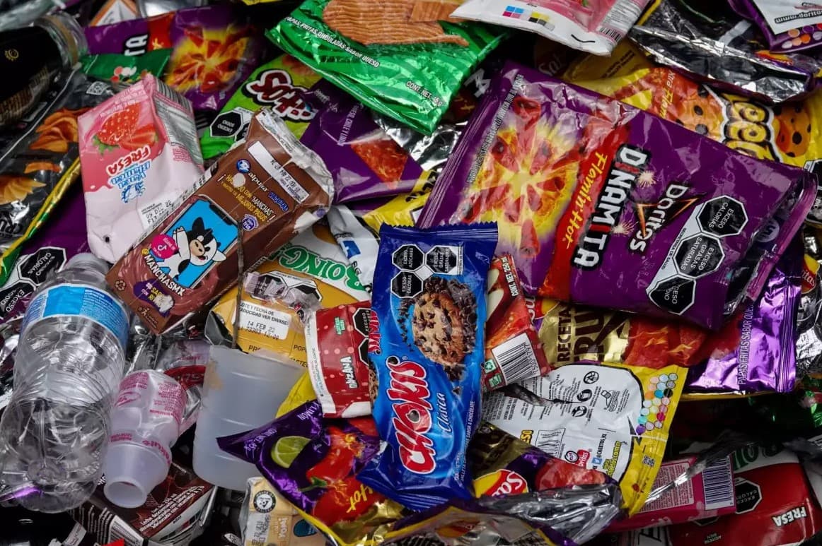 Nutrióloga de la UASLP explica riesgos de productos industrializados en jóvenes
