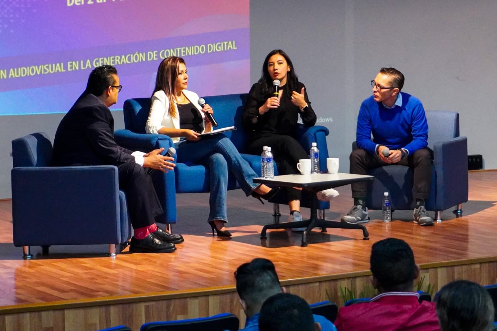 Comunicólogos destacan responsabilidad de su profesión en conversatorio de la UASLP