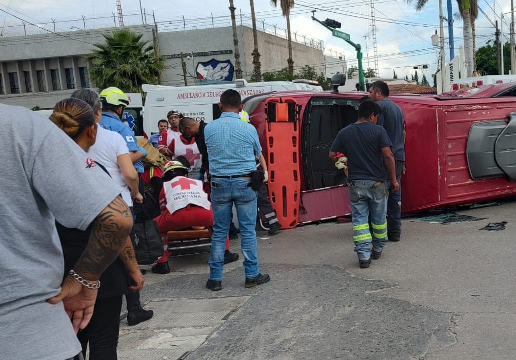 Accidente entre unidades de transporte de personal deja 26 heridos en la capital