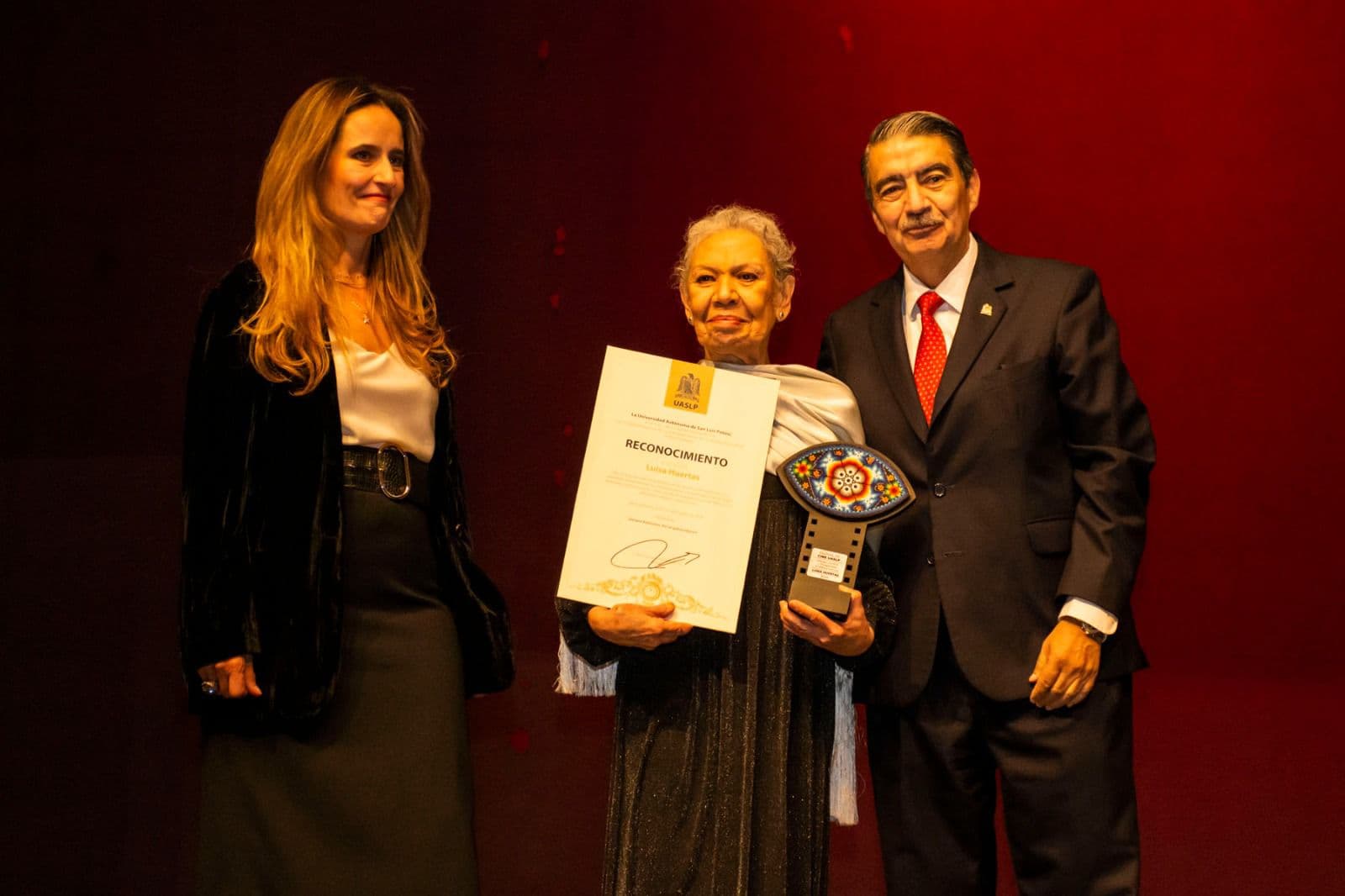 Reconoce UASLP a Luisa Huertas con premio Peyote en Festival de Cine