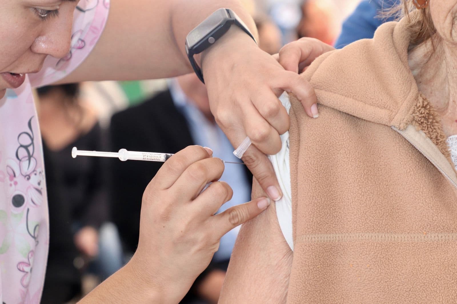 Comienza con éxito campaña de vacunación contra enfermedades respiratorias