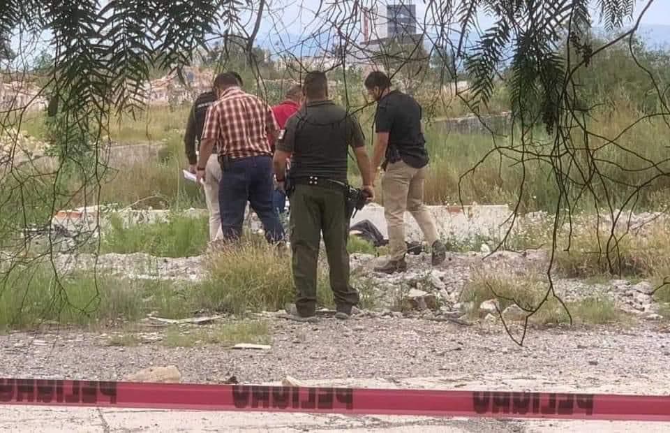 Hallan cuerpo de joven con heridas de bala en terrenos de Industrias Químicas