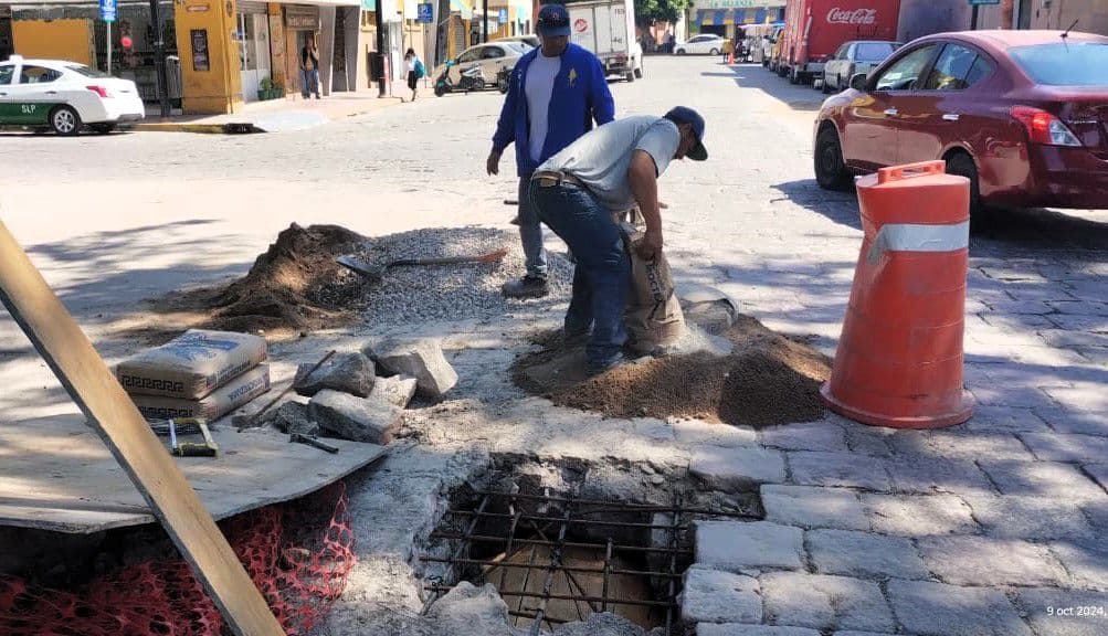 Refuerzan bacheo emergente en vialidades de la Capital