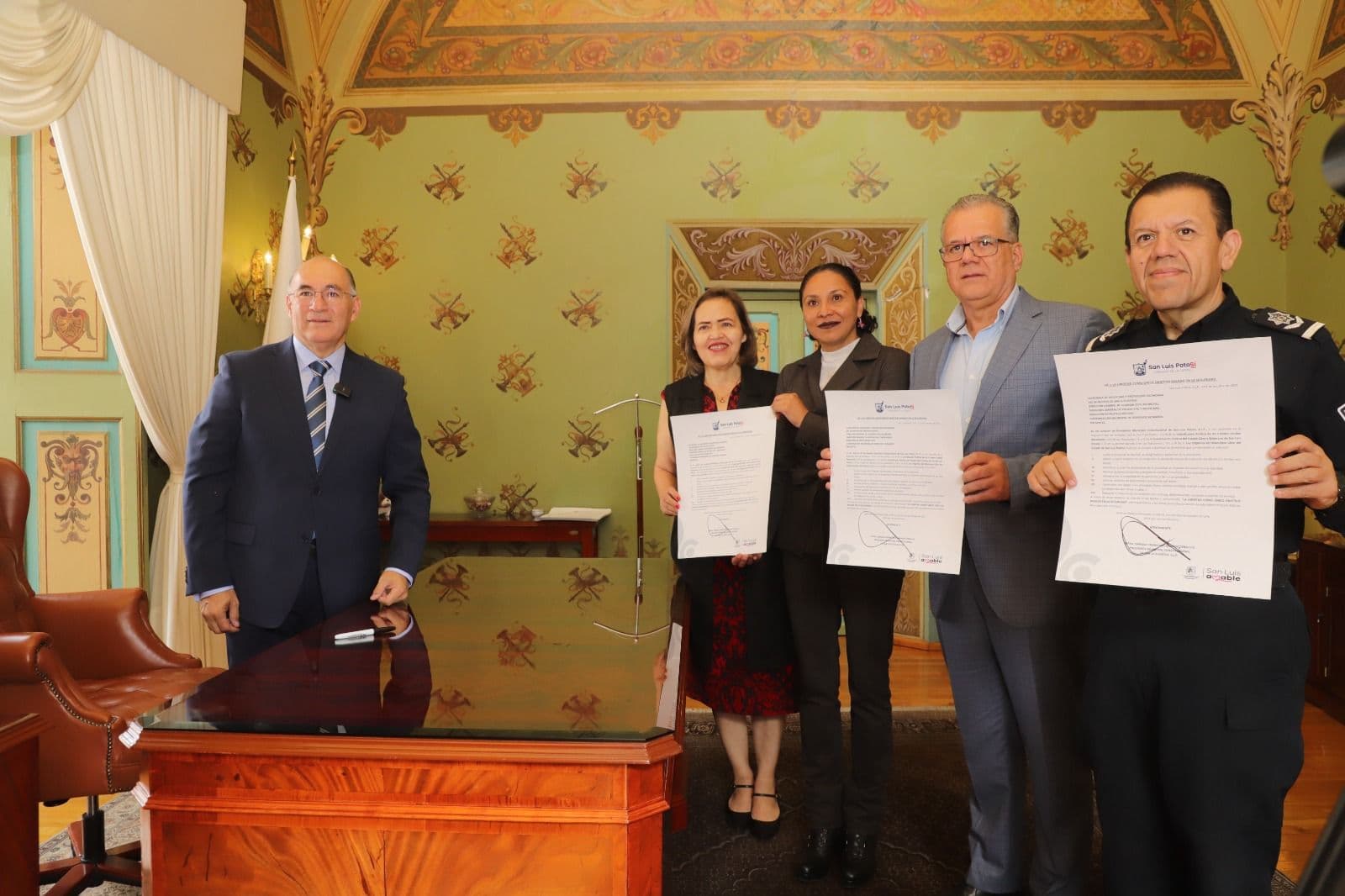 Gabinete de SLP recibe las ordenanzas de gobierno para el nuevo trienio