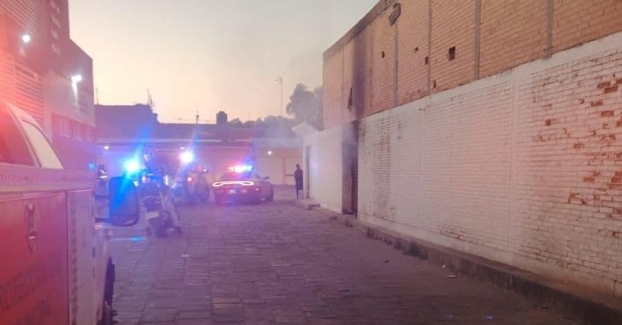 Fuego en el mercado 16 de Septiembre deja daños materiales
