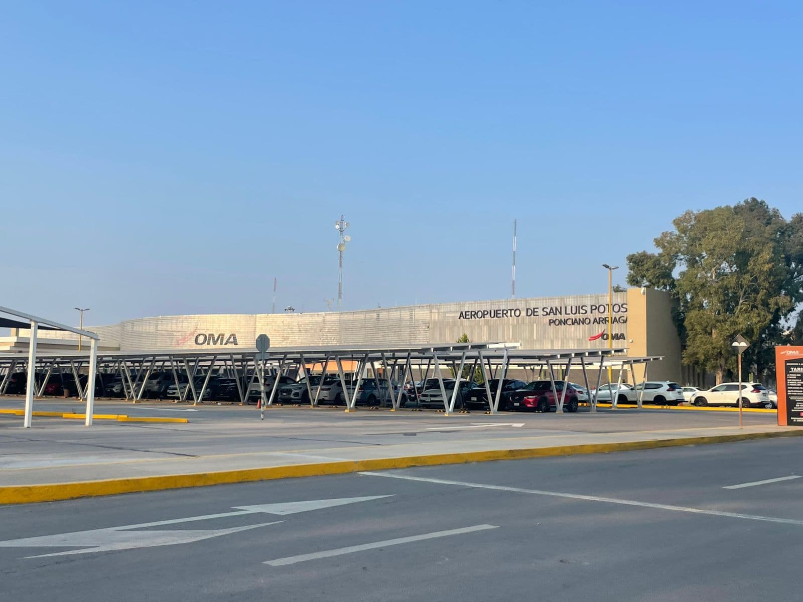 Aeropuerto Ponciano Arriaga registra crecimiento en su tránsito de pasajeros