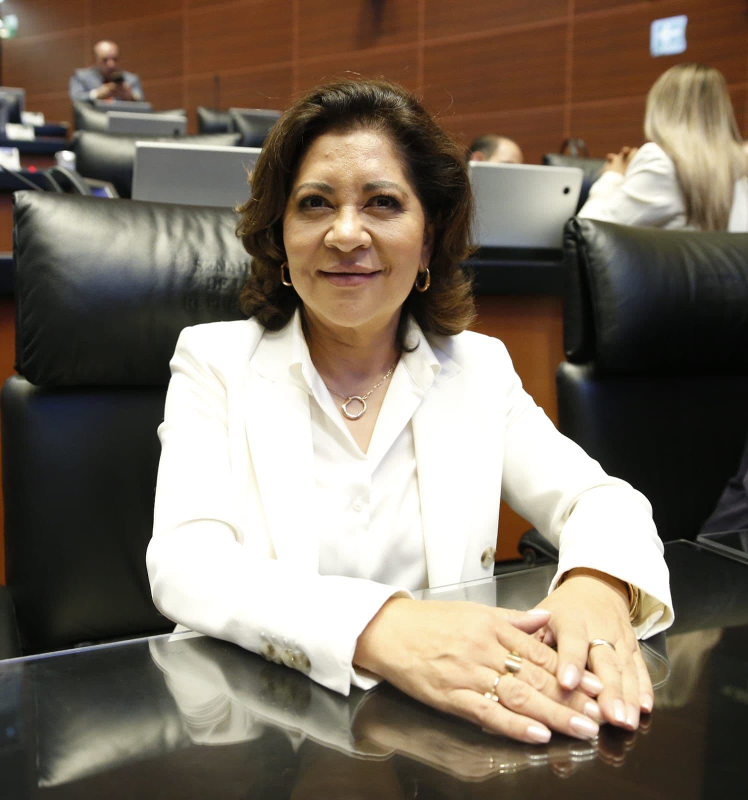 Estela, Arriaga apoya prohibición del maltrato animal en México