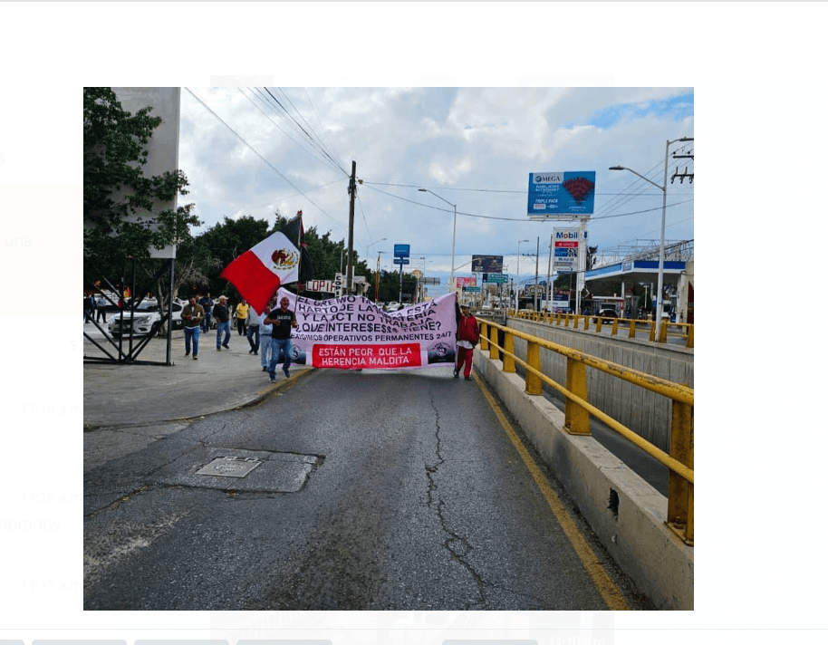 Taxistas bloquean avenida Muñoz en San Luis Potosí por incumplimiento de acuerdos