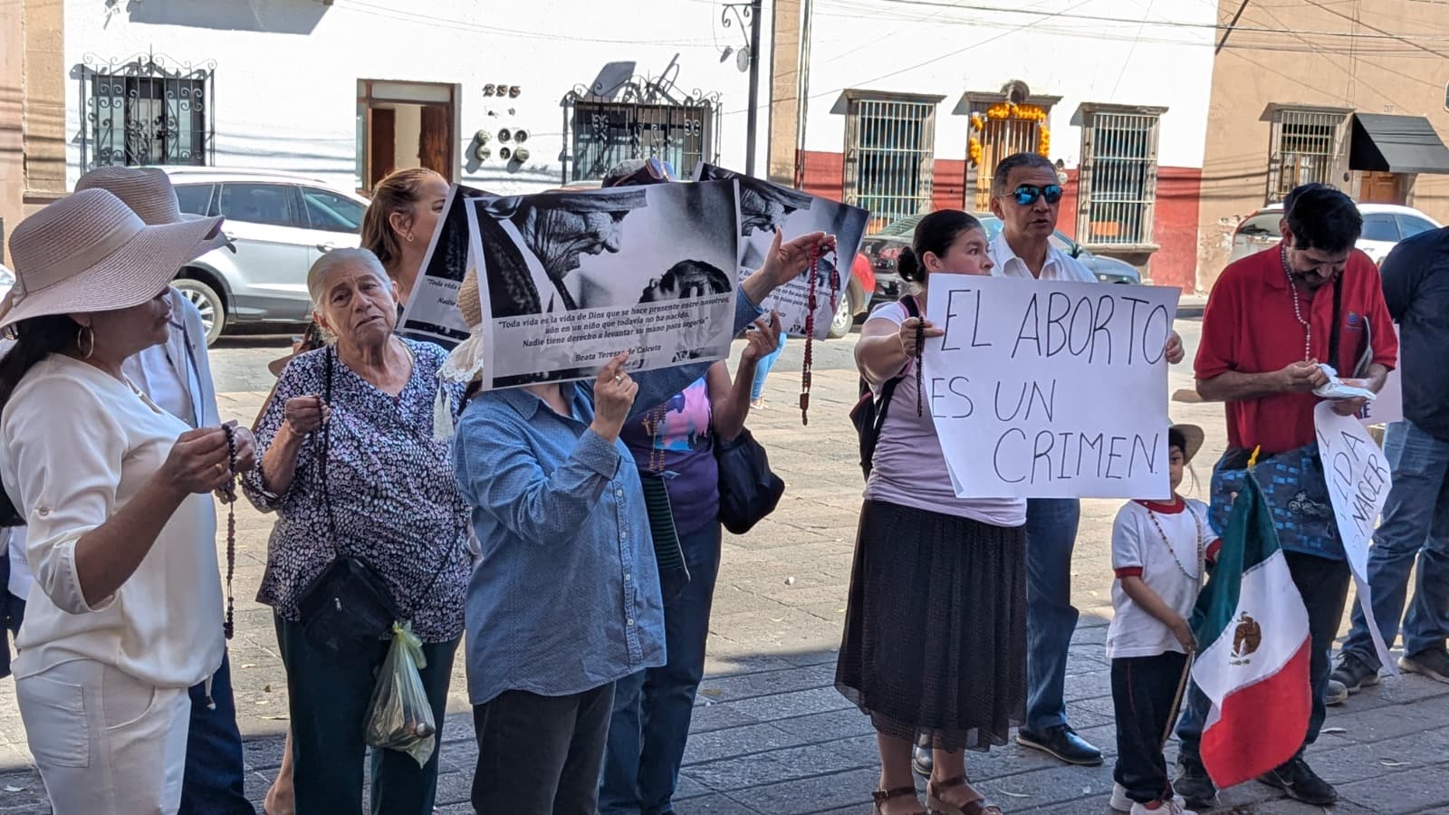 Intentan frenar despenalización del aborto en el estado con plegarias