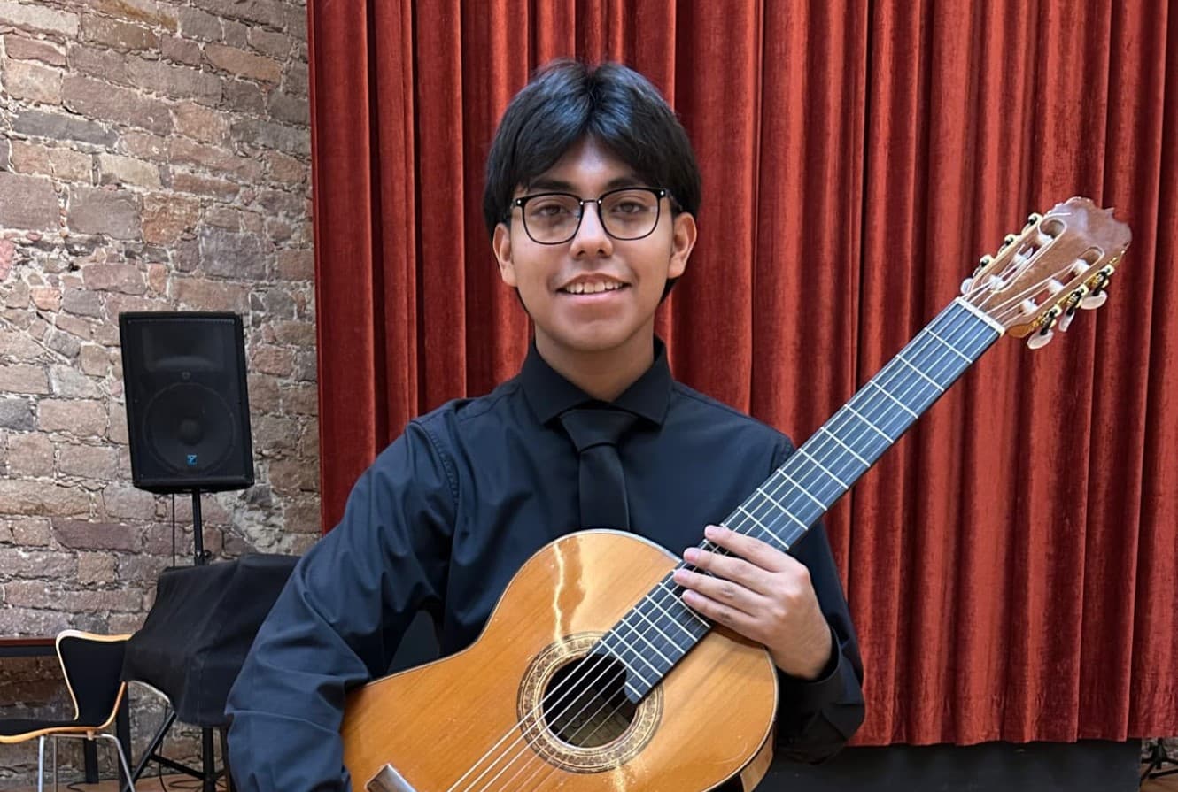 Talentoso joven guitarrista de 15 años representará a SLP internacionalmente