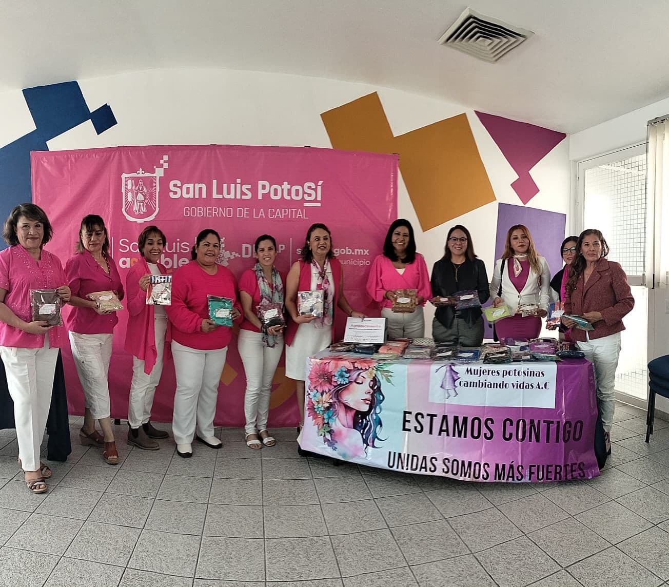 Asociación Mujeres Potosinas Cambiando Vidas realiza importante donativo al DIF