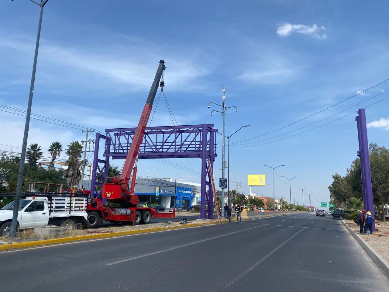 Inician trabajos de instalación de puente peatonal inclusivo en Himalaya