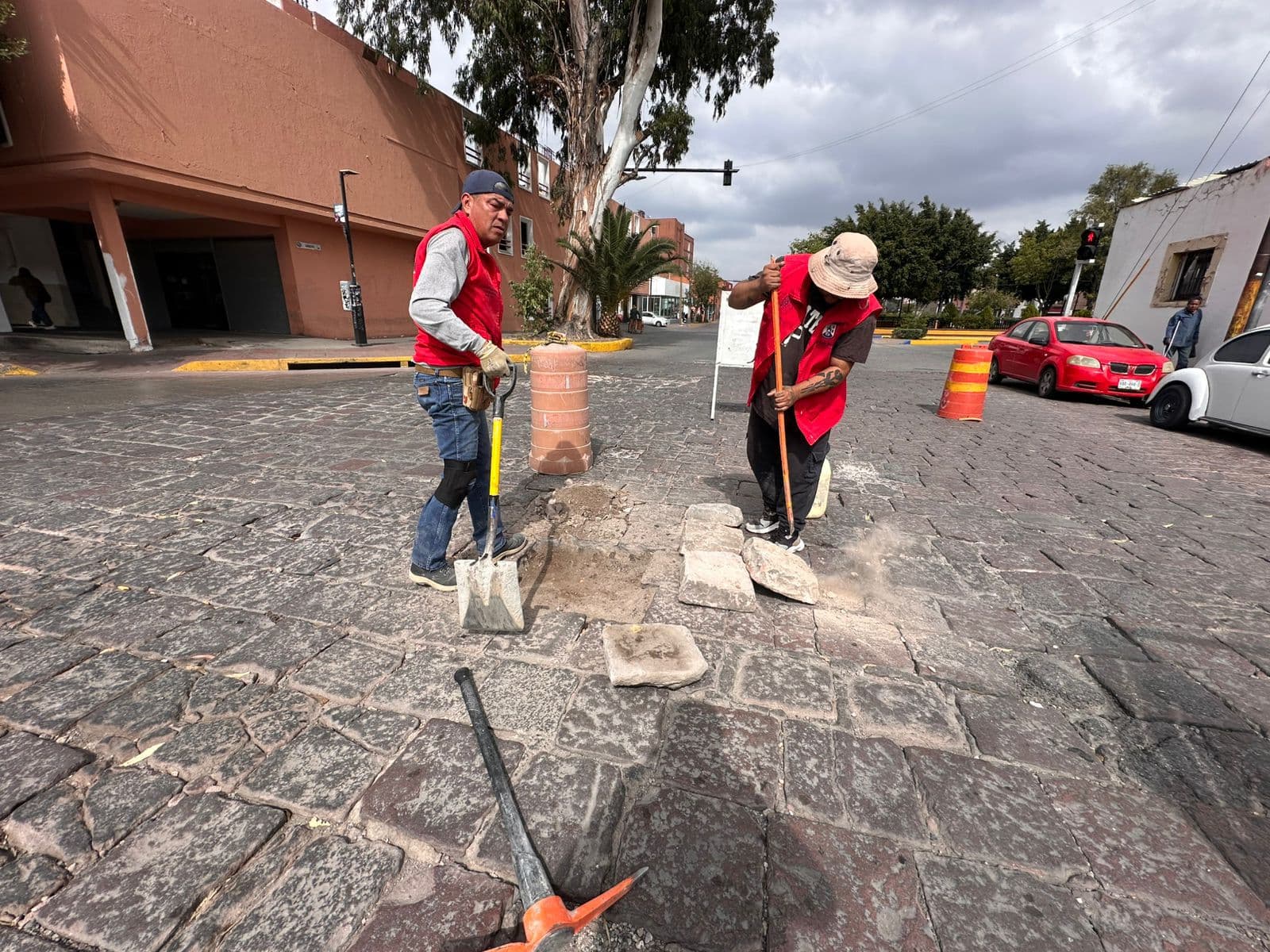 Trabaja Ayuntamiento en mantenimiento a Centro Histórico de SLP