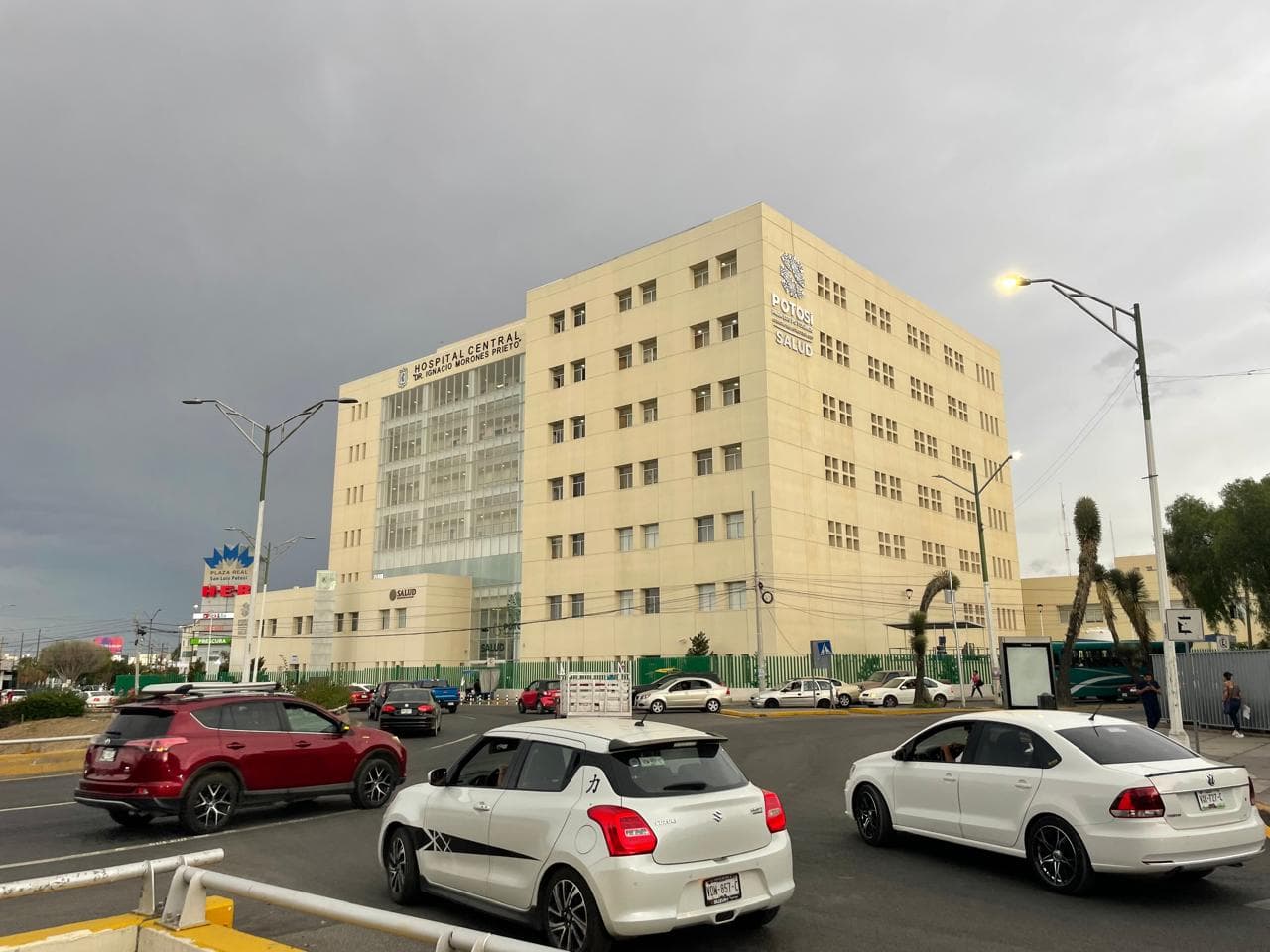 En crisis Hospital Central ante retraso en la federalización