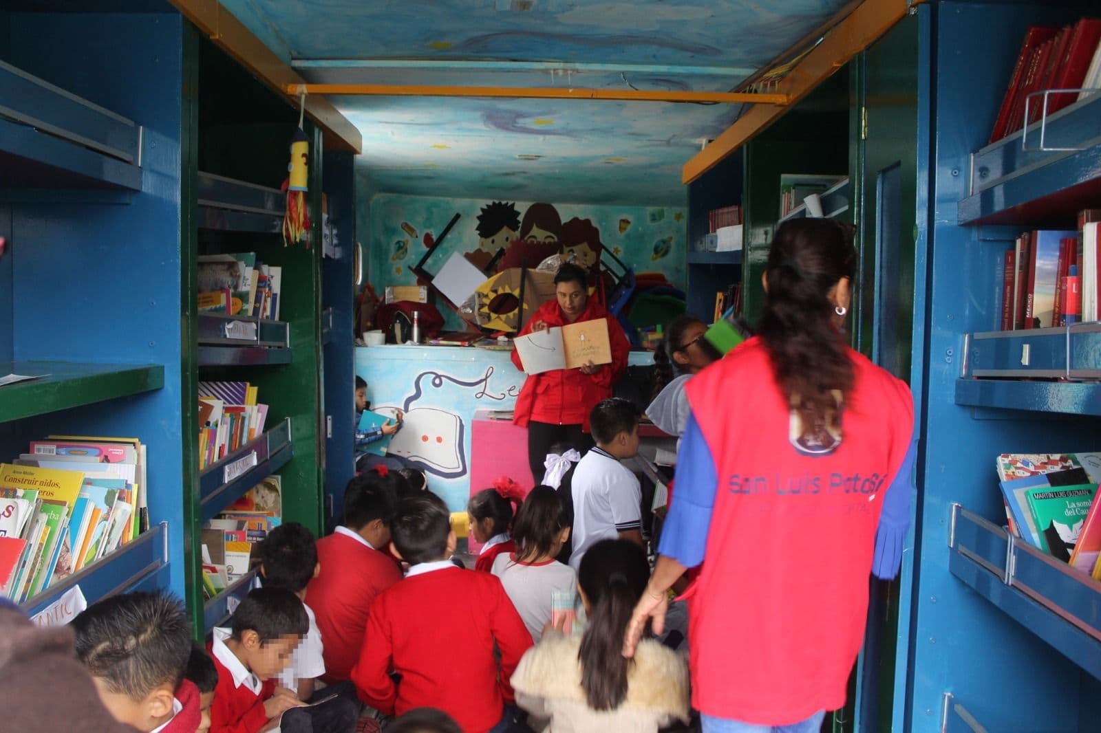 Comunidades potosinas reciben a la Biblioteca Movil