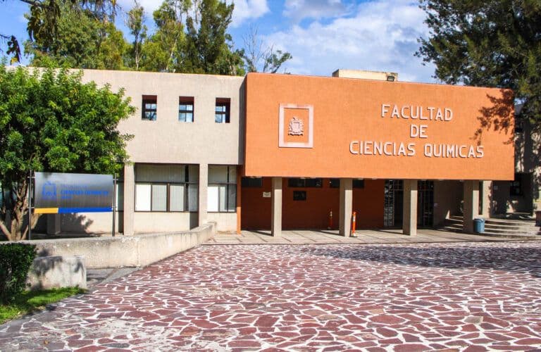 Protestan docentes de la UASLP tras negarles beca de desempeño