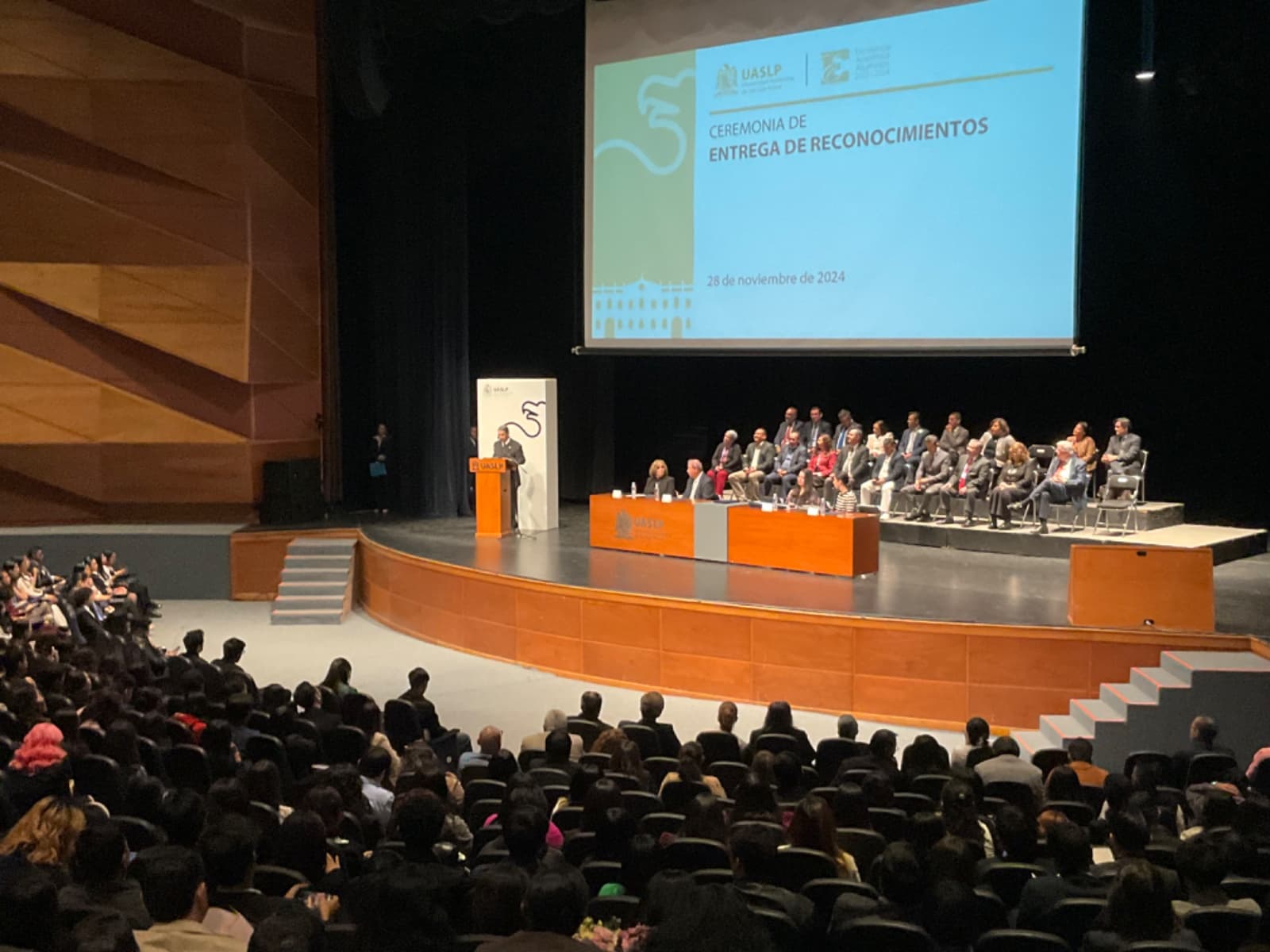 Entrega UASLP reconocimientos a 462 estudiantes de excelencia