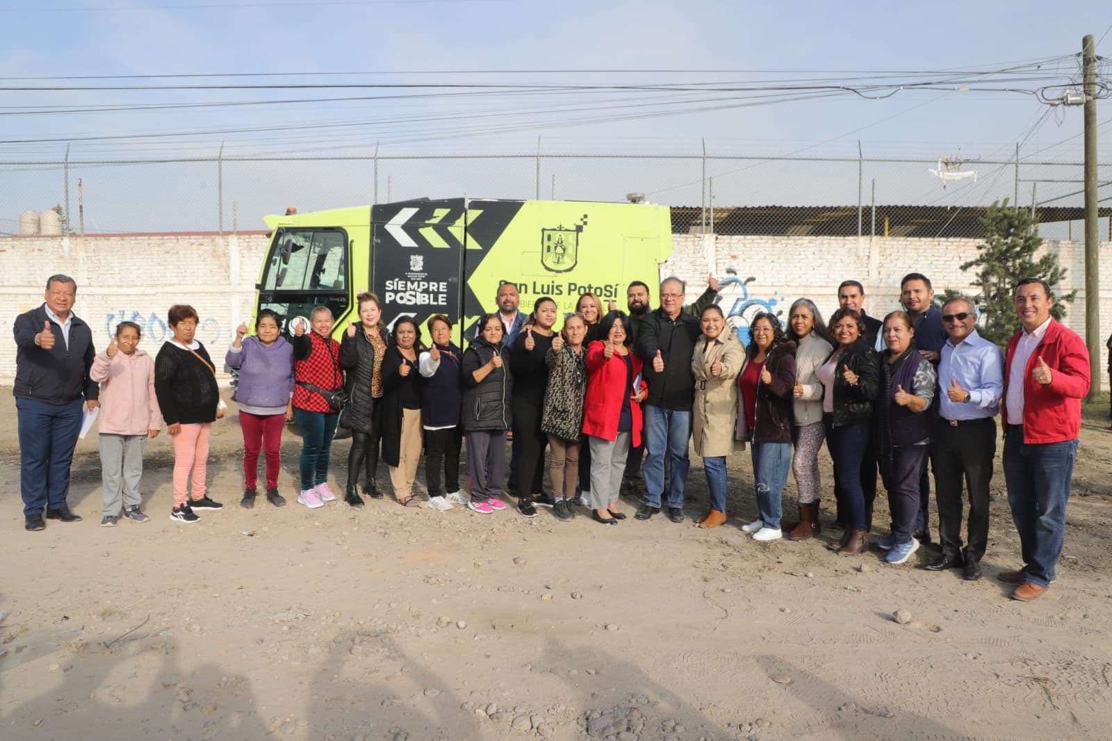 Alumnos y maestros de jardín de niños en el Sauzalito se benefician con talacha