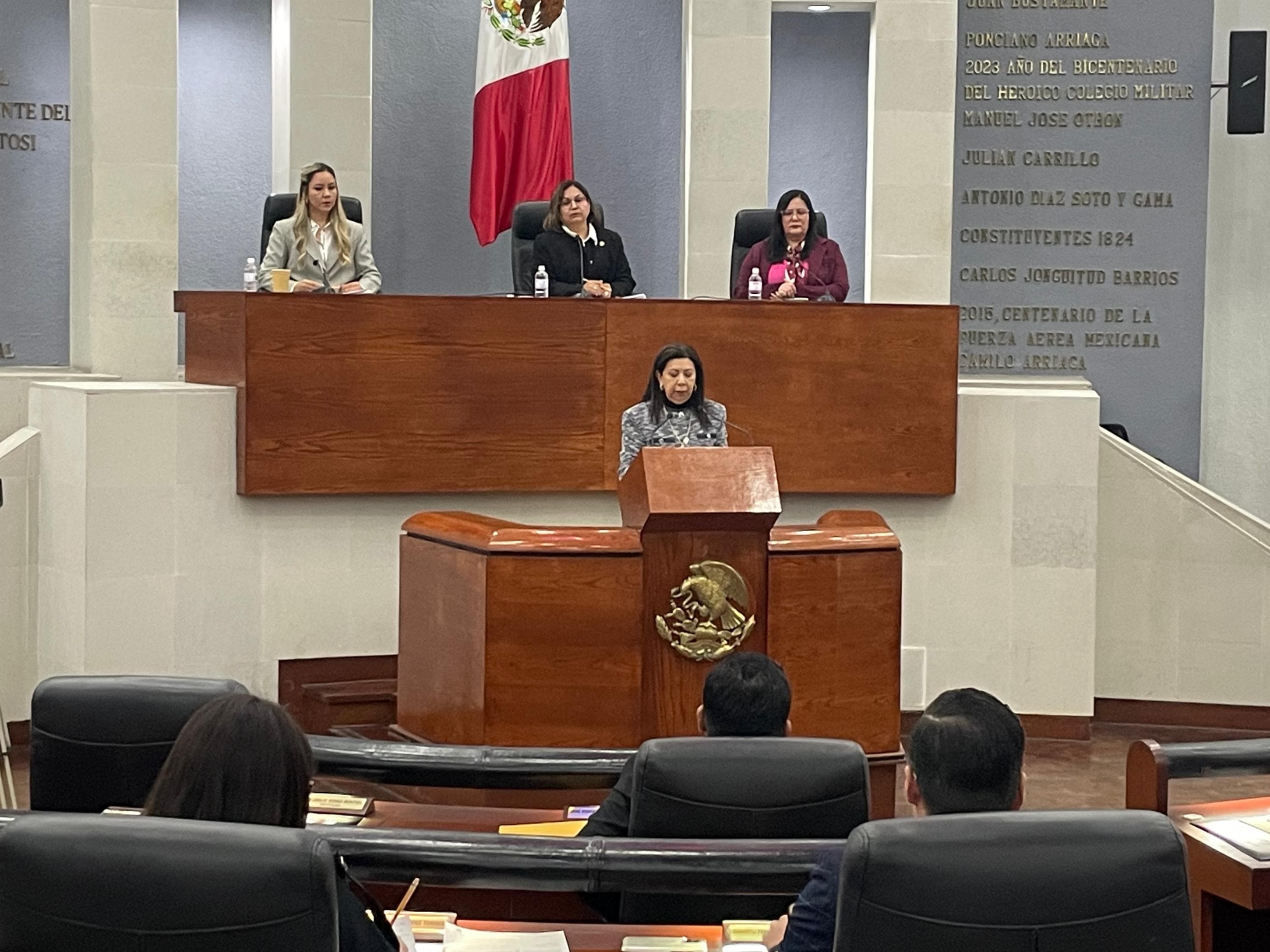 Fiscal General enfrenta críticas durante su informe ante el Congreso